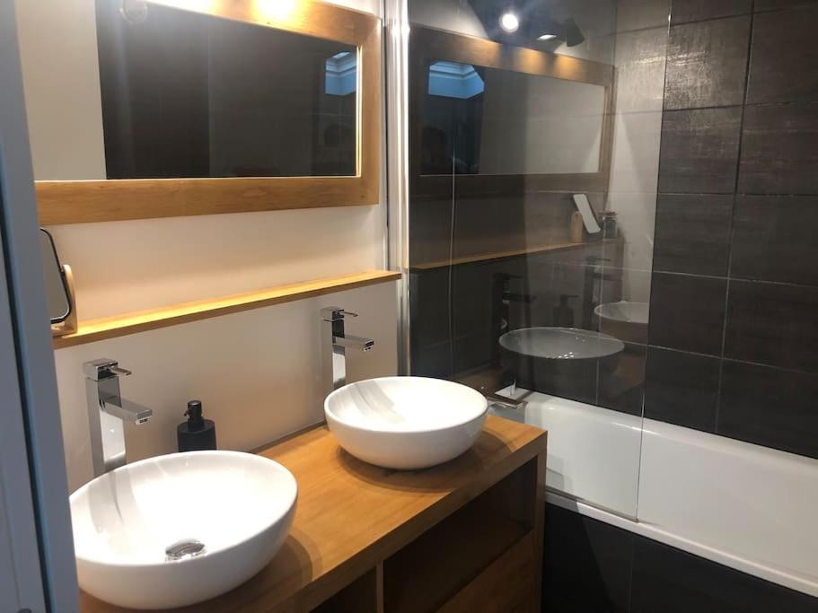 Maison Type Loft - Avec Parking En Plein Centre ลาโรแชล ภายนอก รูปภาพ