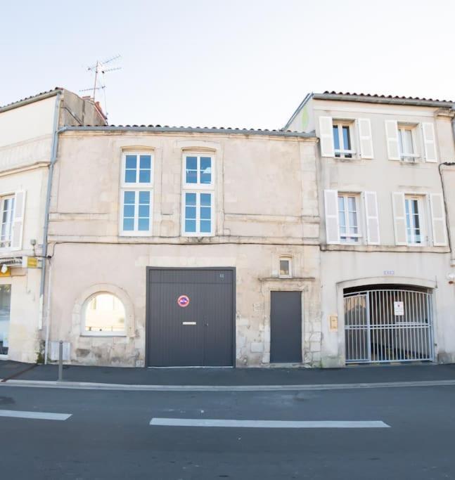 Maison Type Loft - Avec Parking En Plein Centre ลาโรแชล ภายนอก รูปภาพ